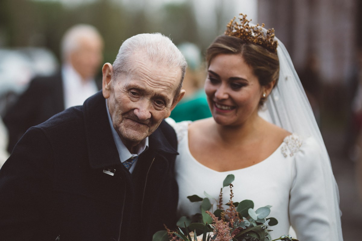 Detalle novia abuelo - Fotografia de bodas en oviedo