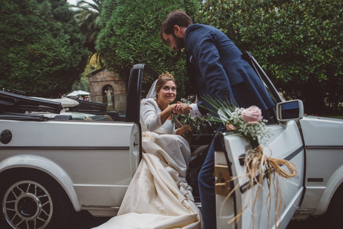 Novios coche descapotable - Sesion fotos boda Asturias