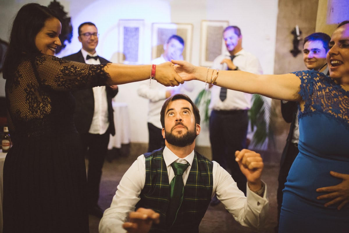 recien casados de fiesta - fotografia en asturias