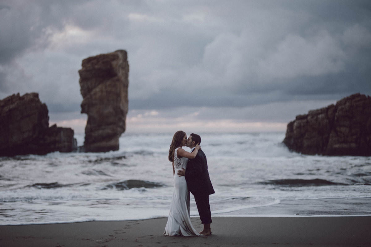 Fotografia novios Asturias - playón de BayasFotografia novios Asturias -